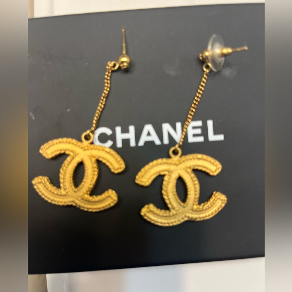 Chanel CC Drop Matte gold earrings